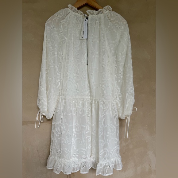 Alice + Olivia Sherrie Broderie Mini Dress White Size S 3/4 Sleeves V Neck - Picture 7 of 16